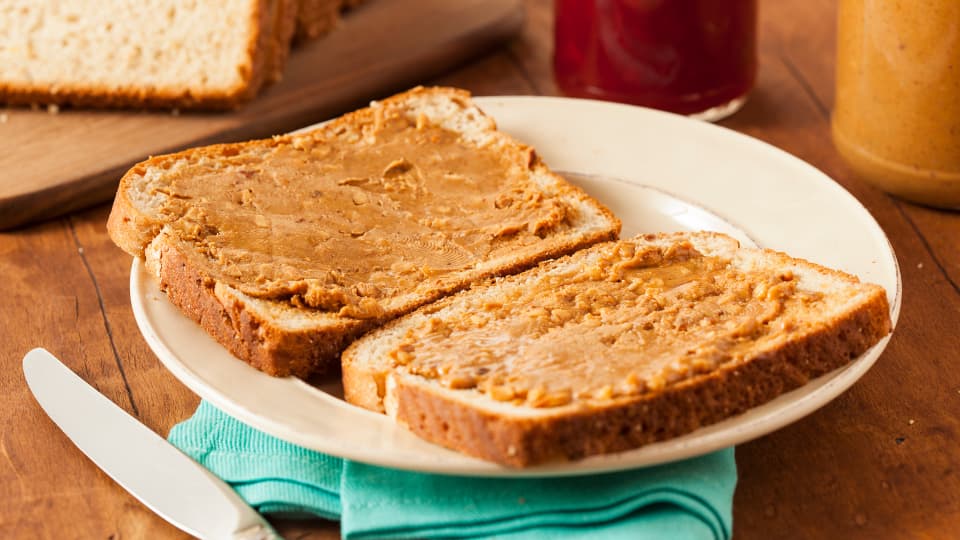 Een boterham pindakaas.