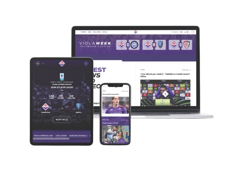 Een laptop, telefoon, en tablet met daarop de verschillende ervaringen die een DXP fans kan bieden.