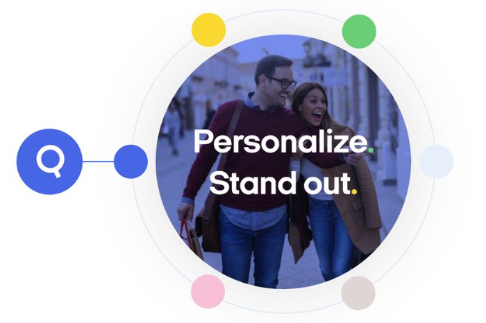 Een circkelvormige afbeelding van Relewise met de tekst 'Personalize. Stand Out.'